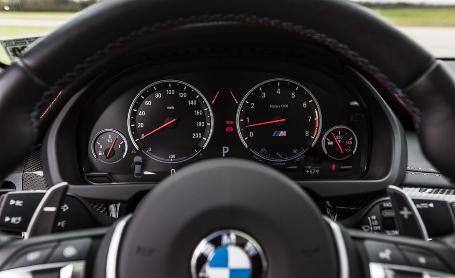 Панель приборов BMW X6 M 2016 года  (US) (фото 9 из 18)